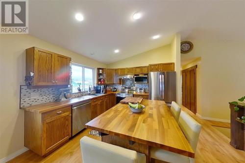 1319 Salmon River Road, Salmon Arm, BC - Indoor Photo Showing Kitchen With Double Sink