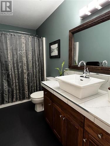1319 Salmon River Road, Salmon Arm, BC - Indoor Photo Showing Bathroom