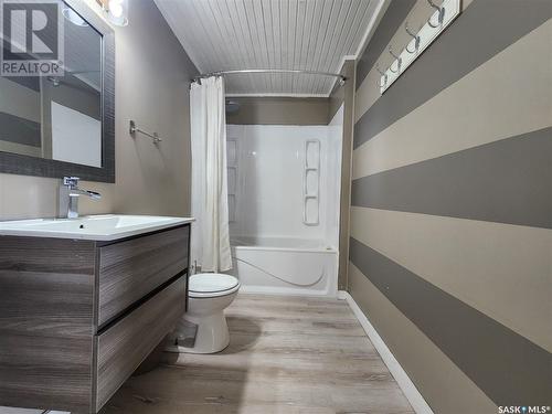 73 3Rd Avenue E, Central Butte, SK - Indoor Photo Showing Bathroom