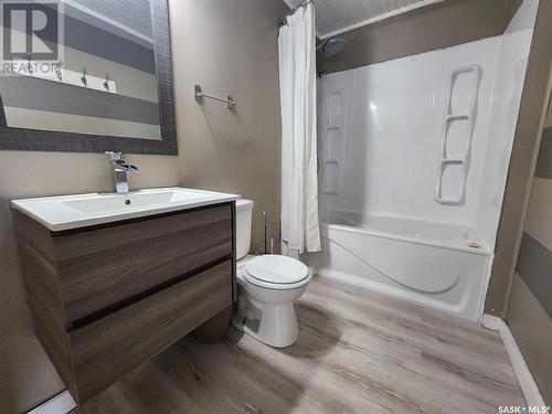 73 3Rd Avenue E, Central Butte, SK - Indoor Photo Showing Bathroom