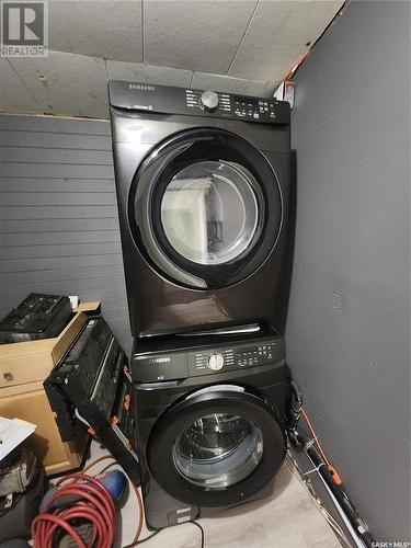 73 3Rd Avenue E, Central Butte, SK - Indoor Photo Showing Laundry Room