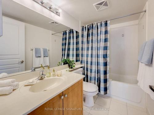 206-350 Red Maple Rd, Richmond Hill, ON - Indoor Photo Showing Bathroom