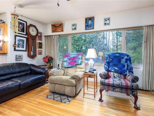 2755 Conrad Rd, Courtenay, BC - Indoor Photo Showing Living Room