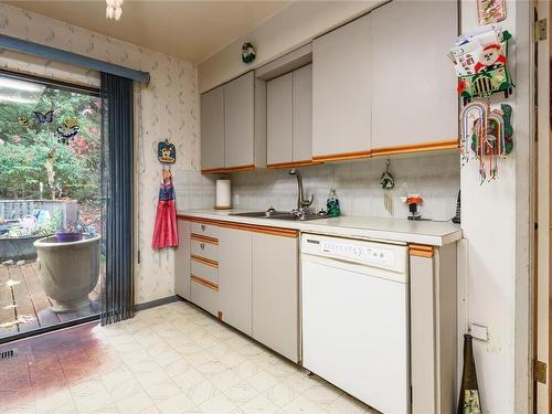 2755 Conrad Rd, Courtenay, BC - Indoor Photo Showing Kitchen