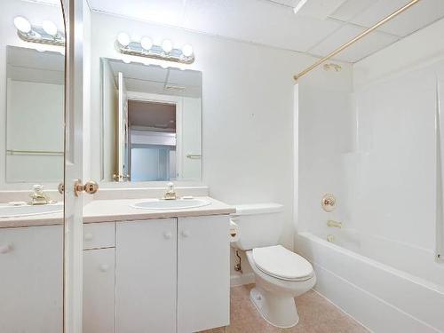 25-650 Harrington Rd, Kamloops, BC - Indoor Photo Showing Bathroom