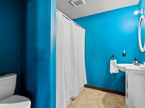 8075 Westsyde Road, Kamloops, BC - Indoor Photo Showing Bathroom