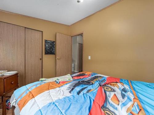 6265 Cariboo Hwy 97, Clinton, BC - Indoor Photo Showing Bedroom