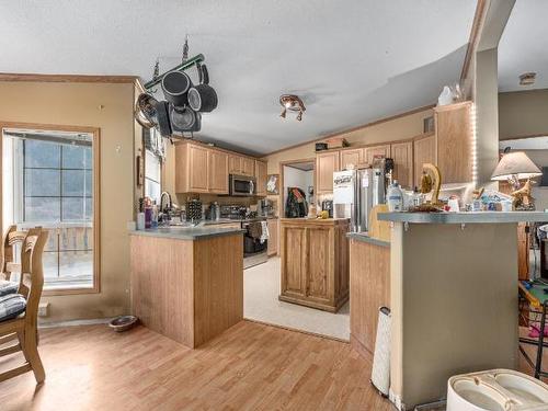 6265 Cariboo Hwy 97, Clinton, BC - Indoor Photo Showing Kitchen