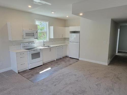 234 Murtle Cres, Clearwater, BC - Indoor Photo Showing Kitchen