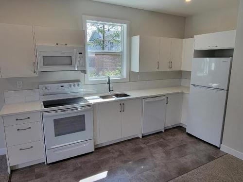 234 Murtle Cres, Clearwater, BC - Indoor Photo Showing Kitchen