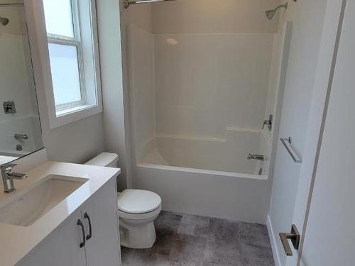 234 Murtle Cres, Clearwater, BC - Indoor Photo Showing Bathroom