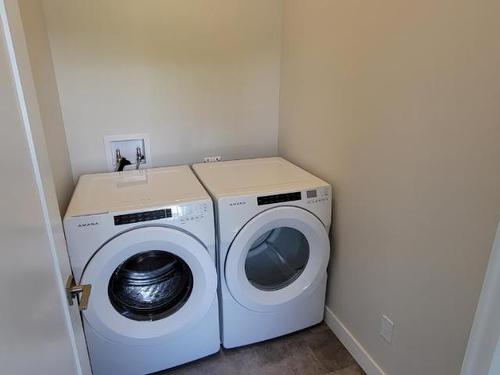 234 Murtle Cres, Clearwater, BC - Indoor Photo Showing Laundry Room