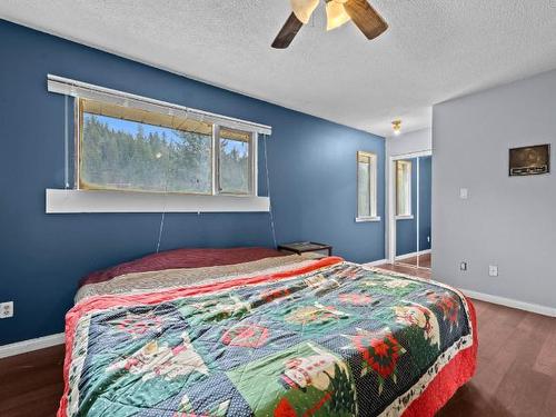 4702 Spruce Cres, Barriere, BC - Indoor Photo Showing Bedroom