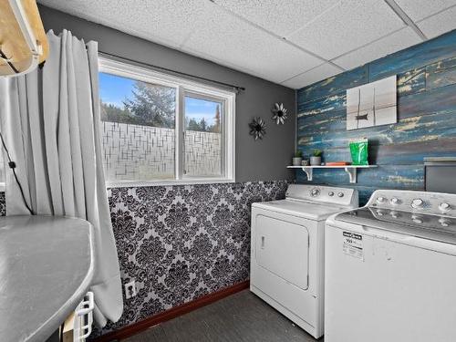 4702 Spruce Cres, Barriere, BC - Indoor Photo Showing Laundry Room