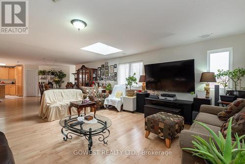 460-474 Browns Line, Toronto, ON - Indoor Photo Showing Living Room