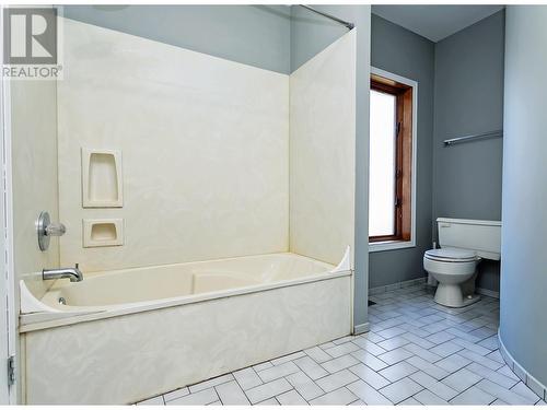 5005 Cole Avenue, Terrace, BC - Indoor Photo Showing Bathroom