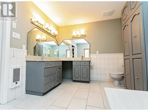 5005 Cole Avenue, Terrace, BC - Indoor Photo Showing Bathroom