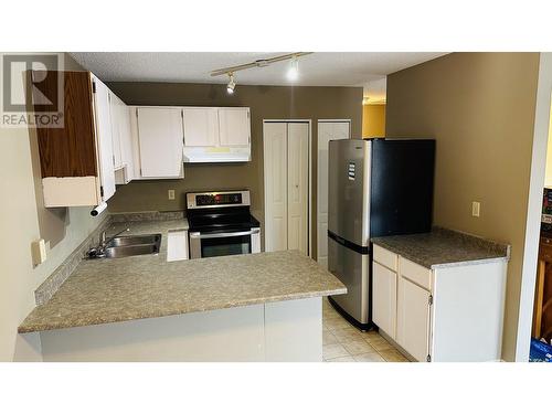 6982 Gladstone Drive, Prince George, BC - Indoor Photo Showing Kitchen With Double Sink