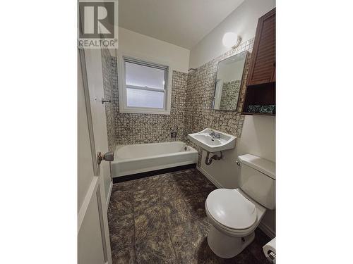 1639 Gyrfalcon Avenue, Kitimat, BC - Indoor Photo Showing Bathroom
