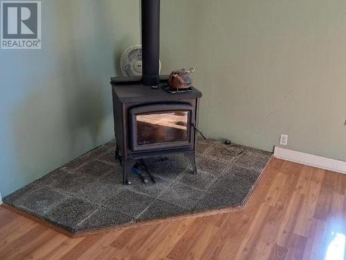 9657 Evergreen Road, Powell River, BC - Indoor With Fireplace