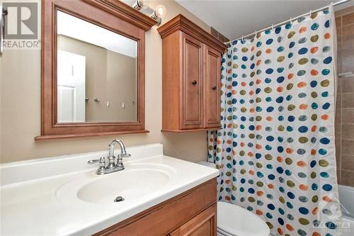 16 Eastpark Drive, Ottawa, ON - Indoor Photo Showing Bathroom