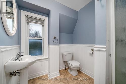 84 Main Street, Prince Edward County, ON - Indoor Photo Showing Bathroom