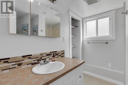 1671 Lynrick Road, Kelowna, BC - Indoor Photo Showing Bathroom