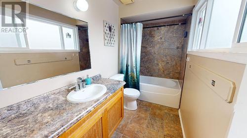 9004 112 Avenue, Fort St. John, BC - Indoor Photo Showing Bathroom