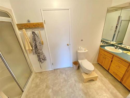 450 Neill St, Tofino, BC - Indoor Photo Showing Bathroom