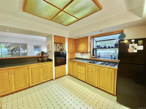 450 Neill St, Tofino, BC - Indoor Photo Showing Kitchen