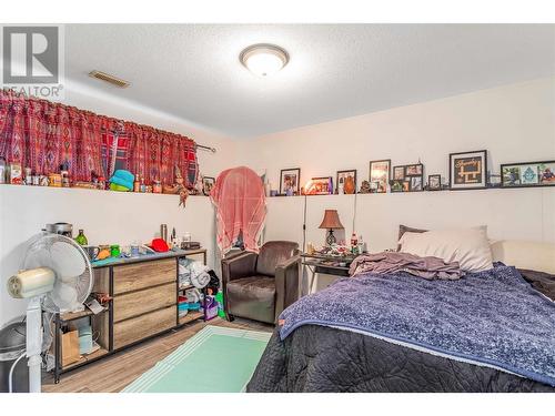 975 Mitchell Road, Kelowna, BC - Indoor Photo Showing Bedroom