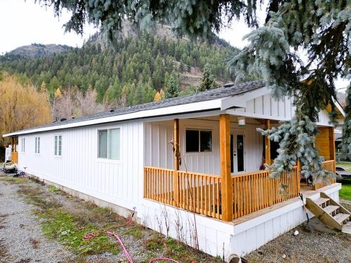 648 Central Avenue, Midway, BC - Outdoor