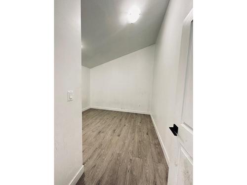 648 Central Avenue, Midway, BC - Indoor Photo Showing Other Room