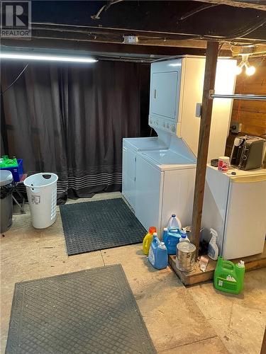 64 Kitchener Avenue, Greater Sudbury, ON - Indoor Photo Showing Laundry Room