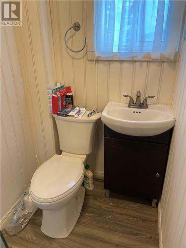 64 Kitchener Avenue, Greater Sudbury, ON - Indoor Photo Showing Bathroom
