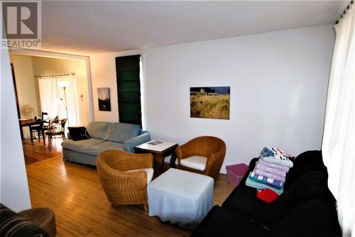 1661 Kimura Road, Christina Lake, BC - Indoor Photo Showing Living Room