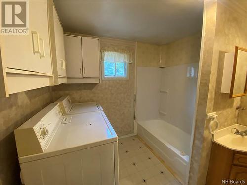669 Route 172, Back Bay, NB - Indoor Photo Showing Laundry Room