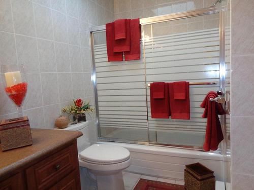 Salle de bains - 8874 Boul. Provencher, Montréal (Saint-Léonard), QC - Indoor Photo Showing Bathroom