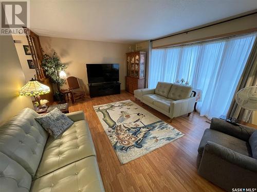 109 2Nd Street Nw, Goodsoil, SK - Indoor Photo Showing Living Room