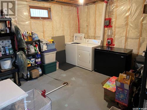 109 2Nd Street Nw, Goodsoil, SK - Indoor Photo Showing Laundry Room