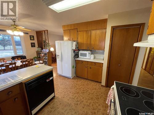 109 2Nd Street Nw, Goodsoil, SK - Indoor Photo Showing Kitchen