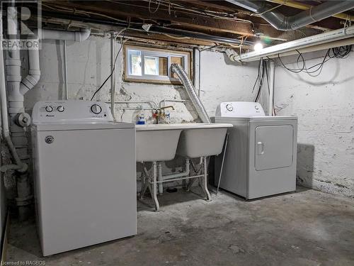 134 9Th Street, Hanover, ON - Indoor Photo Showing Laundry Room