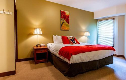 213 - 1500 Mcdonald Avenue, Fernie, BC - Indoor Photo Showing Bedroom