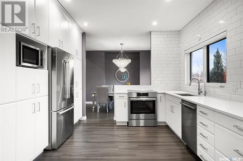 9215 Wascana Mews, Regina, SK - Indoor Photo Showing Kitchen With Stainless Steel Kitchen With Upgraded Kitchen