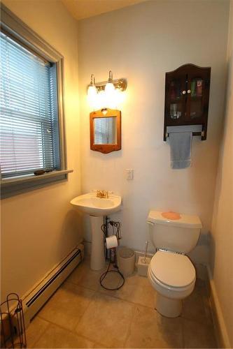 1305 Halcrow Avenue, The Pas, MB - Indoor Photo Showing Bathroom
