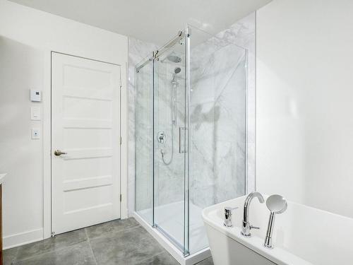 Salle de bains - 1-6 Av. Du Parc, Salaberry-De-Valleyfield, QC - Indoor Photo Showing Bathroom