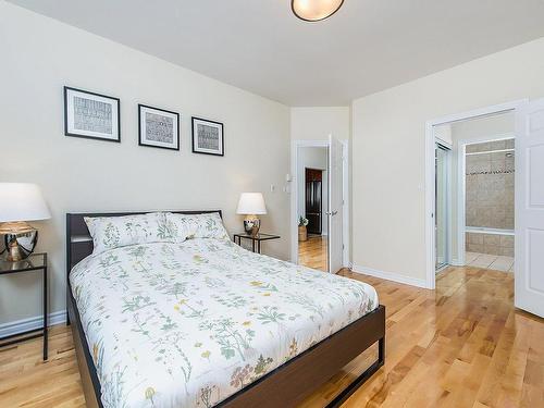 Chambre Ã  coucher principale - 201-320 Rue Sherbrooke O., Montréal (Ville-Marie), QC - Indoor Photo Showing Bedroom