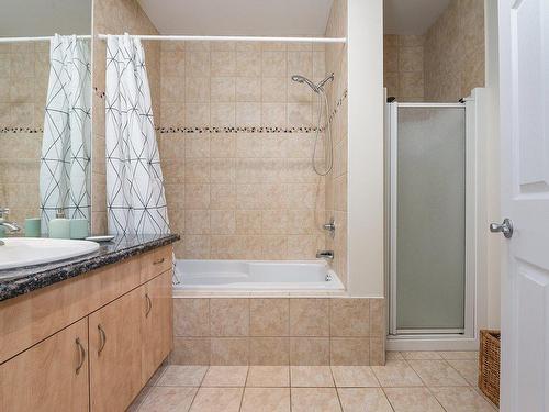 Salle de bains attenante Ã  la CCP - 201-320 Rue Sherbrooke O., Montréal (Ville-Marie), QC - Indoor Photo Showing Bathroom