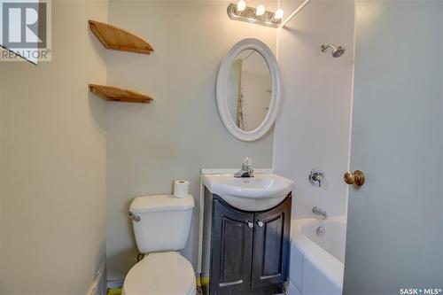 20 400 4Th Avenue N, Saskatoon, SK - Indoor Photo Showing Bathroom