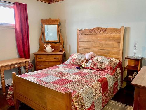 Chambre Ã Â coucher - 32 Ch. De La Petite-Baie, Les Îles-De-La-Madeleine, QC - Indoor Photo Showing Bedroom